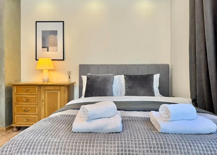 Centre 2bed For 5 Guests 2 Minutes From High Street 公寓