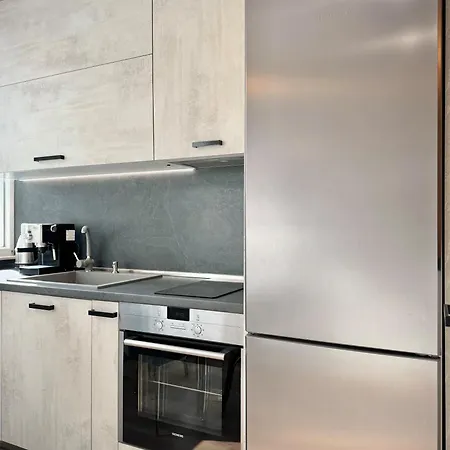 Centre 2bed For 5 Guests 2 Minutes From High Street Apartment